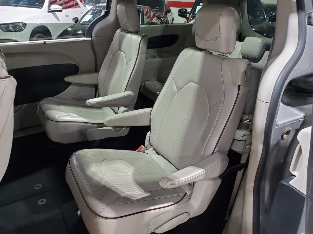 Used 2017 Chrysler Pacifica Limited FWD image 49