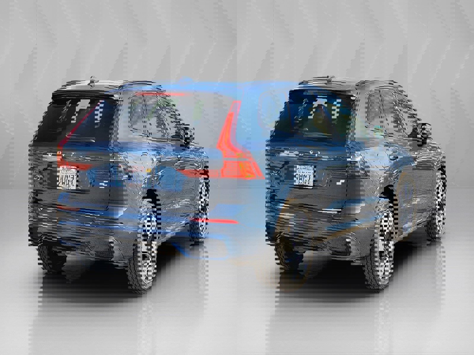 Certified 2024 Volvo XC60 T8 Ultimate w/ Protection Package Premier image 6