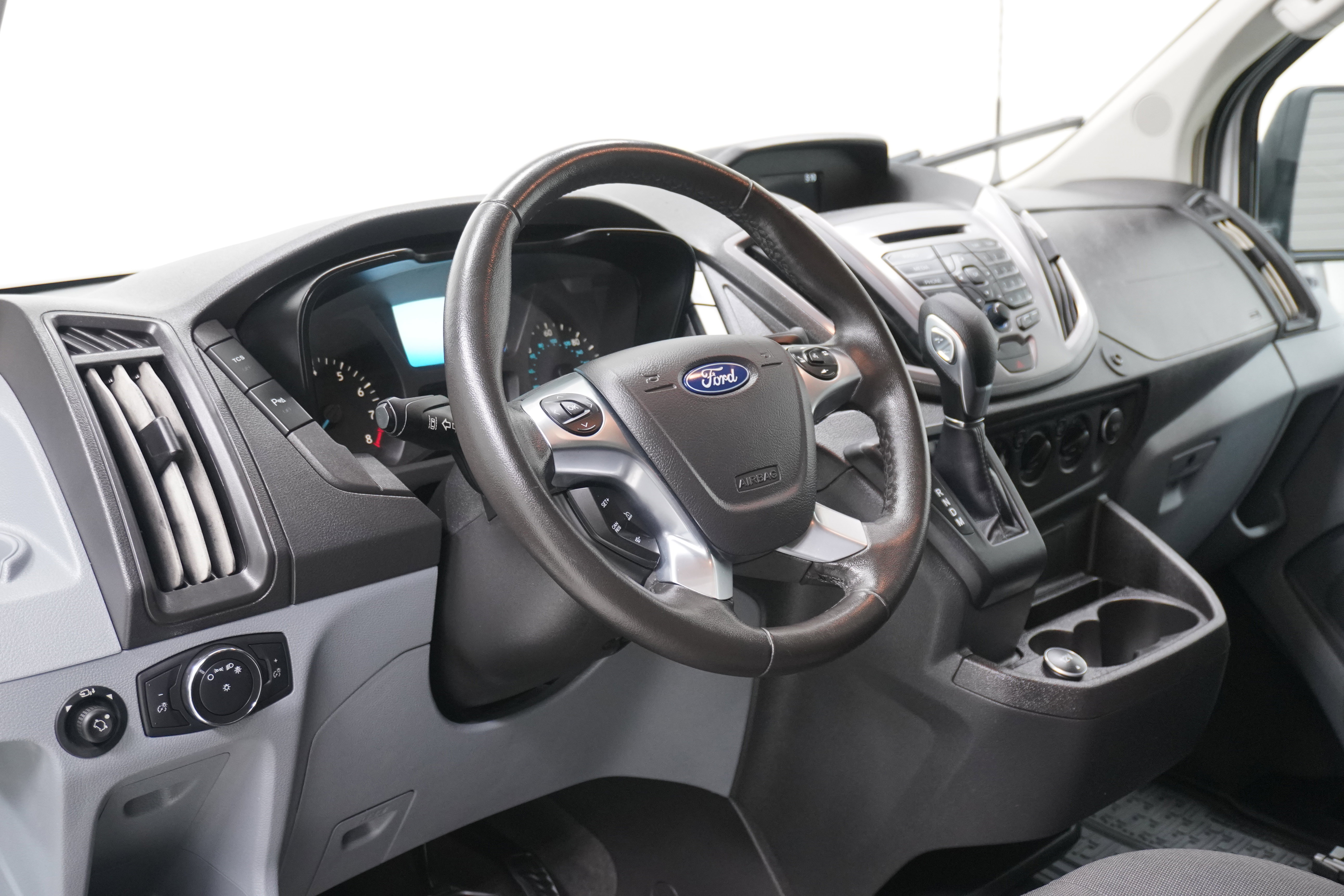 Used 2018 Ford Transit 150 XLT RWD image 7