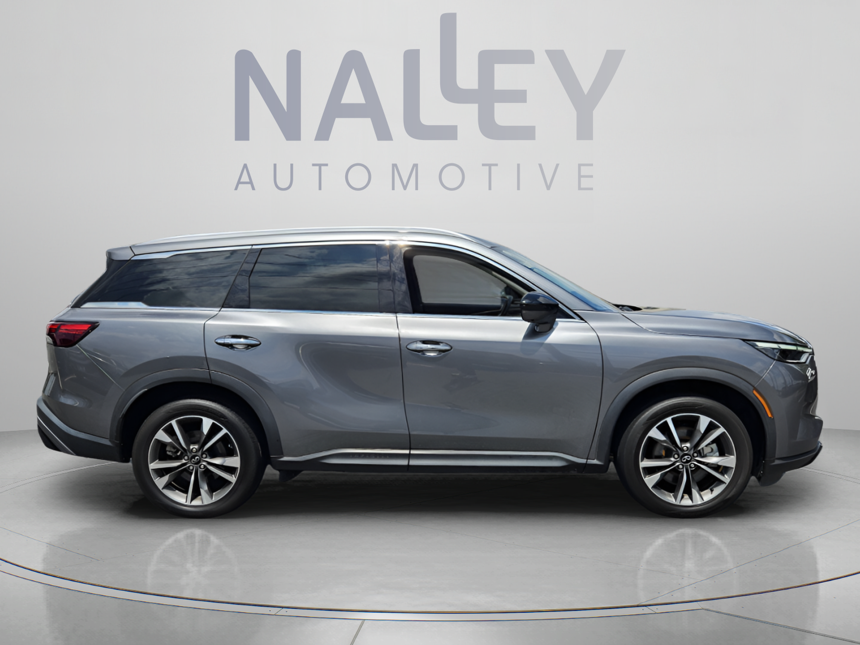 Used 2025 INFINITI QX60 Luxe w/ Vision Package FWD image 6