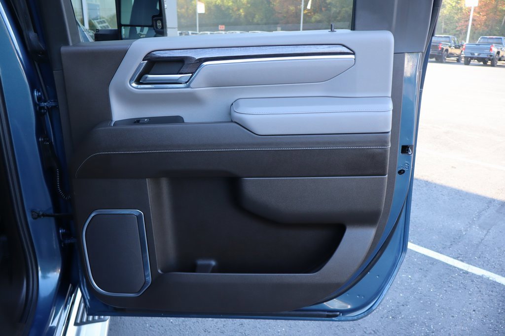 Used 2024 Chevrolet Silverado 2500 LTZ w/ LTZ Premium Package image 25