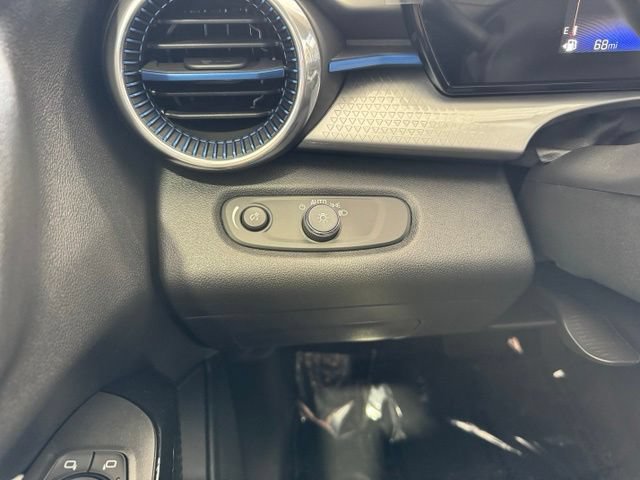 New 2026 Chevrolet Trax LT w/ Sunroof Package FWD image 18