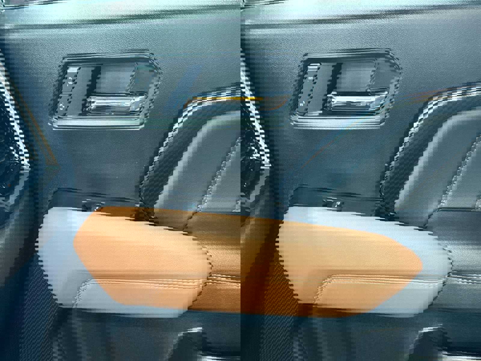 Used 2024 GMC Canyon AT4 w/ AT4 Premium Package image 36