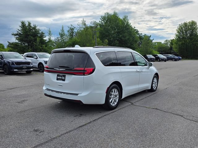 Used 2022 Chrysler Pacifica Touring-L FWD image 8