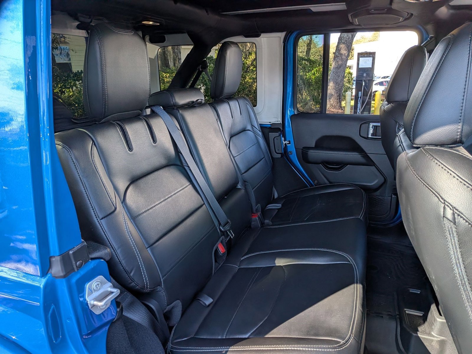 Used 2022 Jeep Wrangler Unlimited Sahara w/ Cold Weather Group image 17