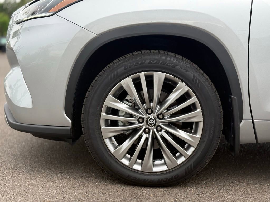 Used 2023 Toyota Highlander Platinum AWD/4WD image 9
