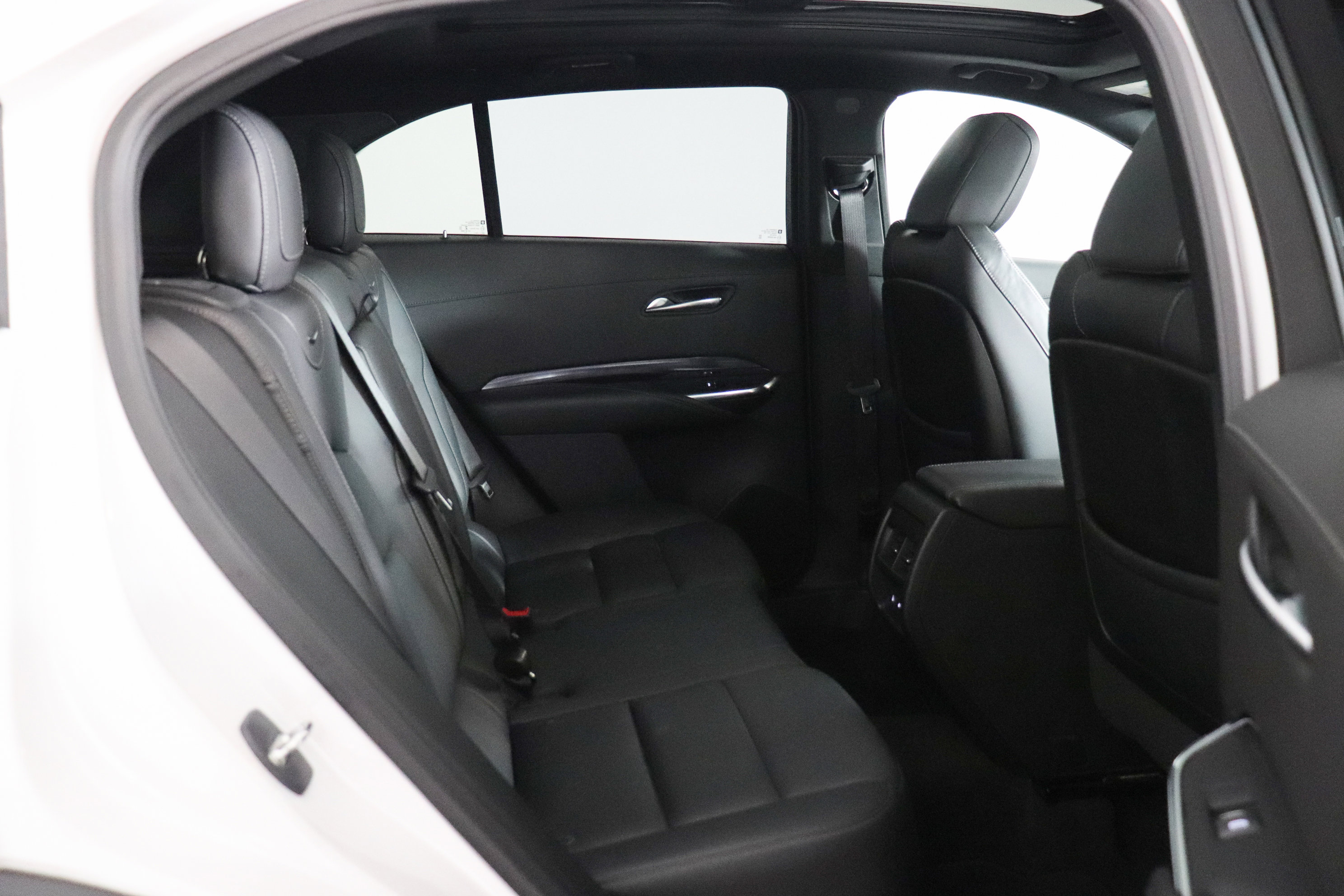 Used 2023 Cadillac XT4 Luxury w/ Cold Weather Package AWD/4WD image 21