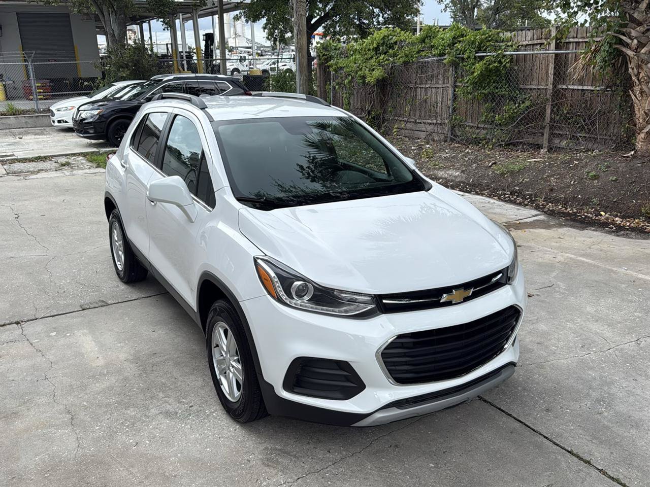 Used 2019 Chevrolet Trax LT w/ LT Convenience Package AWD/4WD image 3