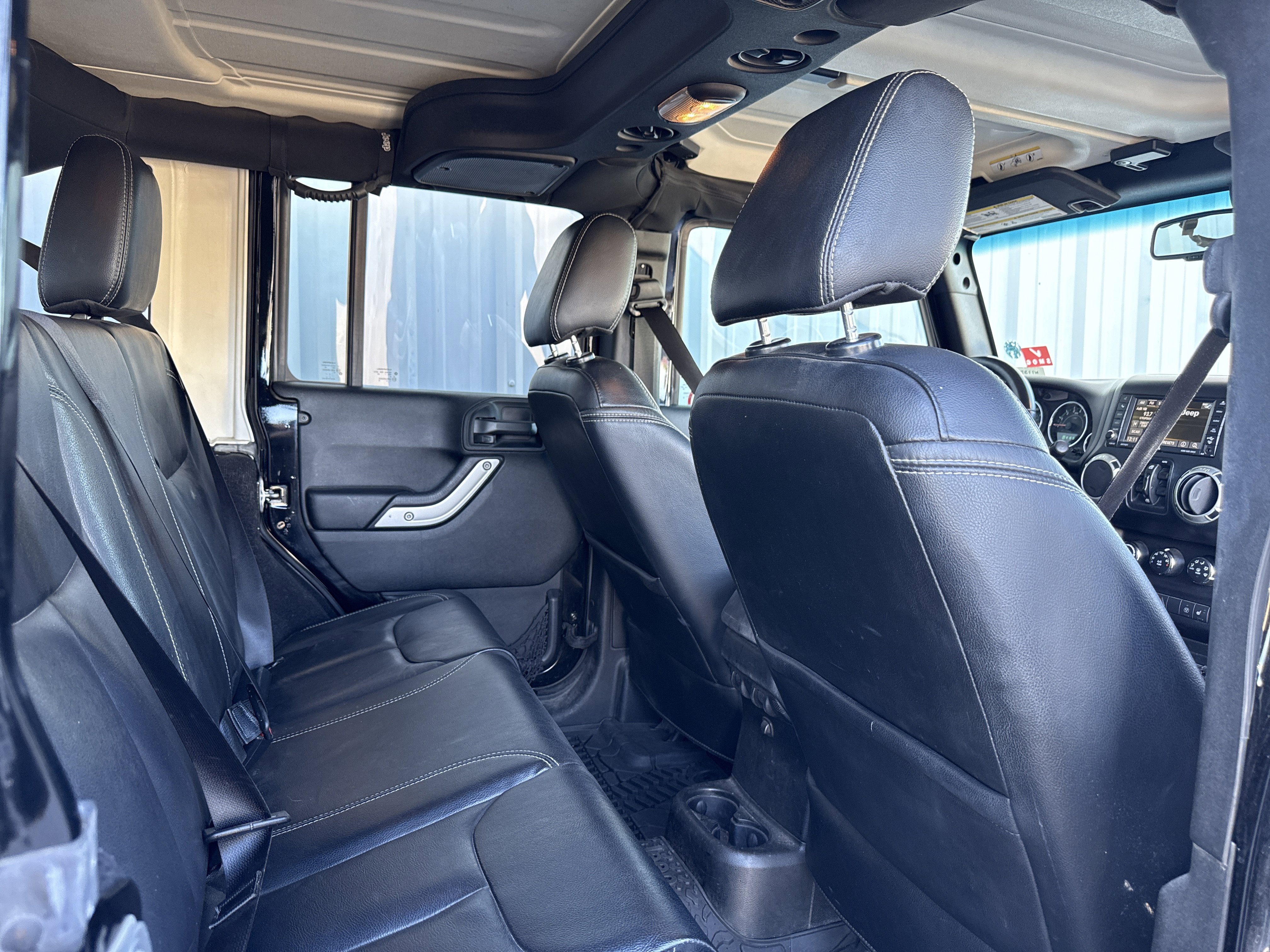 Used 2018 Jeep Wrangler Unlimited Sahara w/ Connectivity Group image 42