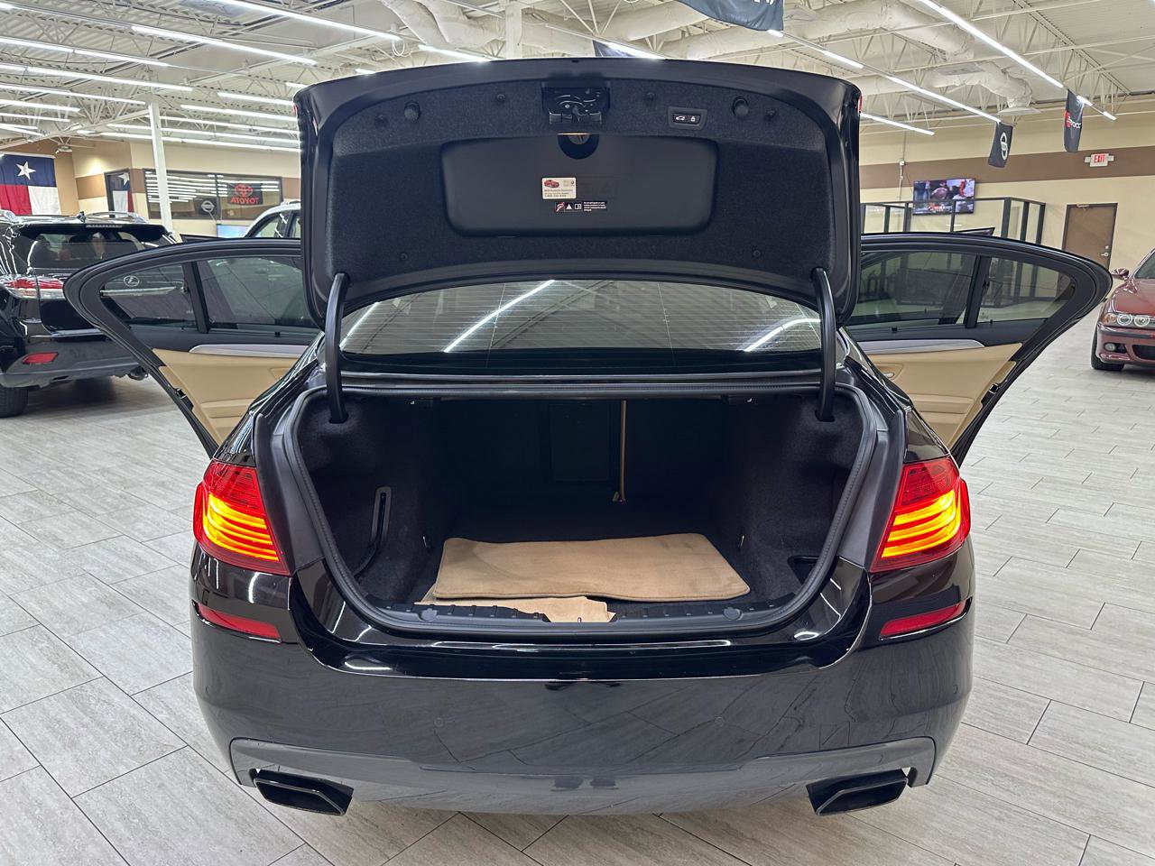 Used 2014 BMW 550i Sedan RWD image 12