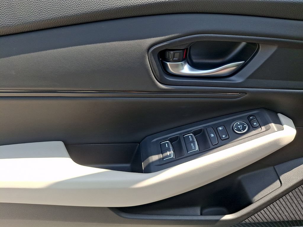Used 2024 Honda Accord EX image 12