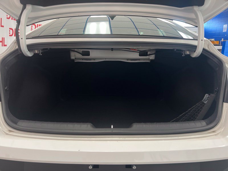Used 2025 Hyundai Elantra SEL FWD image 8