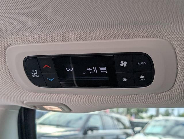 Used 2023 Chrysler Pacifica Limited image 12