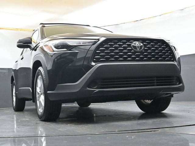 Used 2025 Toyota Corolla Cross LE AWD/4WD image 35