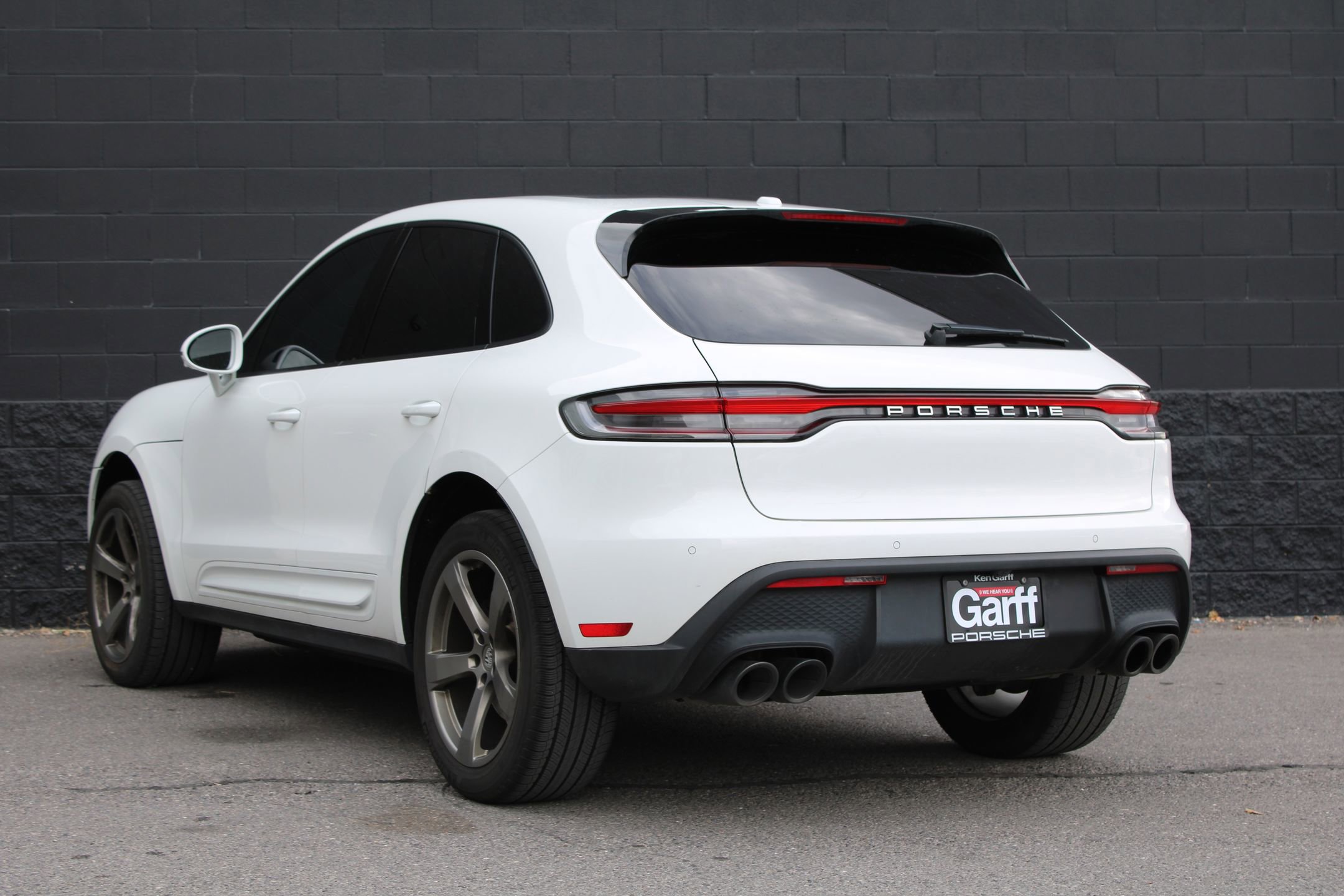 Certified 2023 Porsche Macan image 3