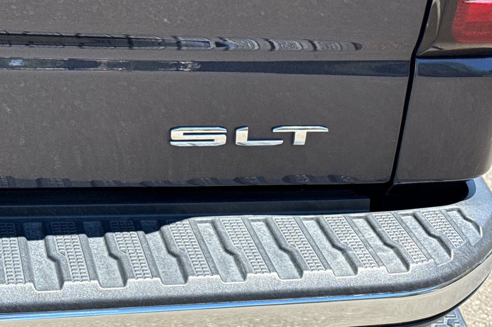 Used 2025 GMC Sierra 1500 SLT AWD/4WD image 36