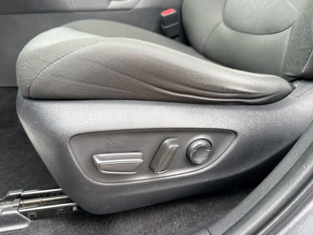 Used 2024 Toyota RAV4 XLE FWD image 12