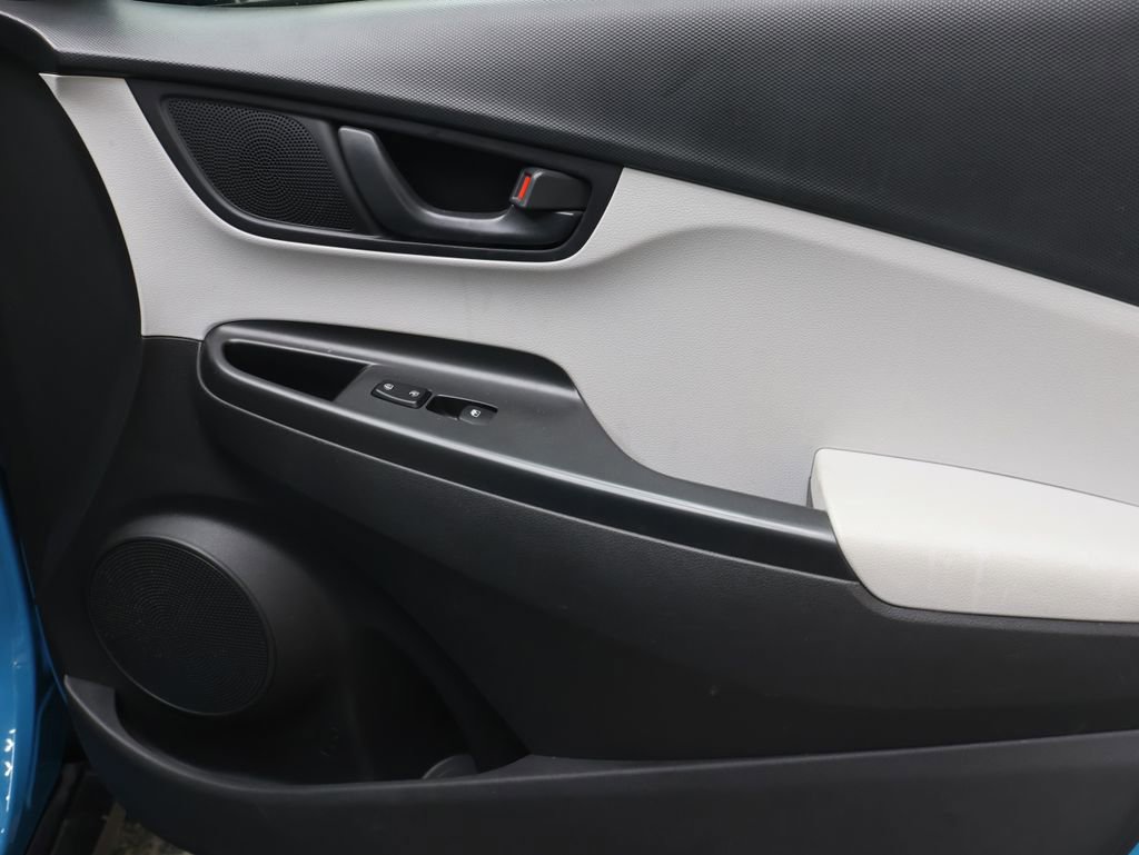 Used 2023 Hyundai Kona SEL image 12