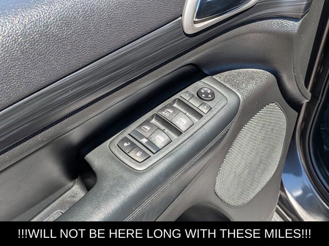 Used 2020 Jeep Grand Cherokee Altitude AWD/4WD image 17