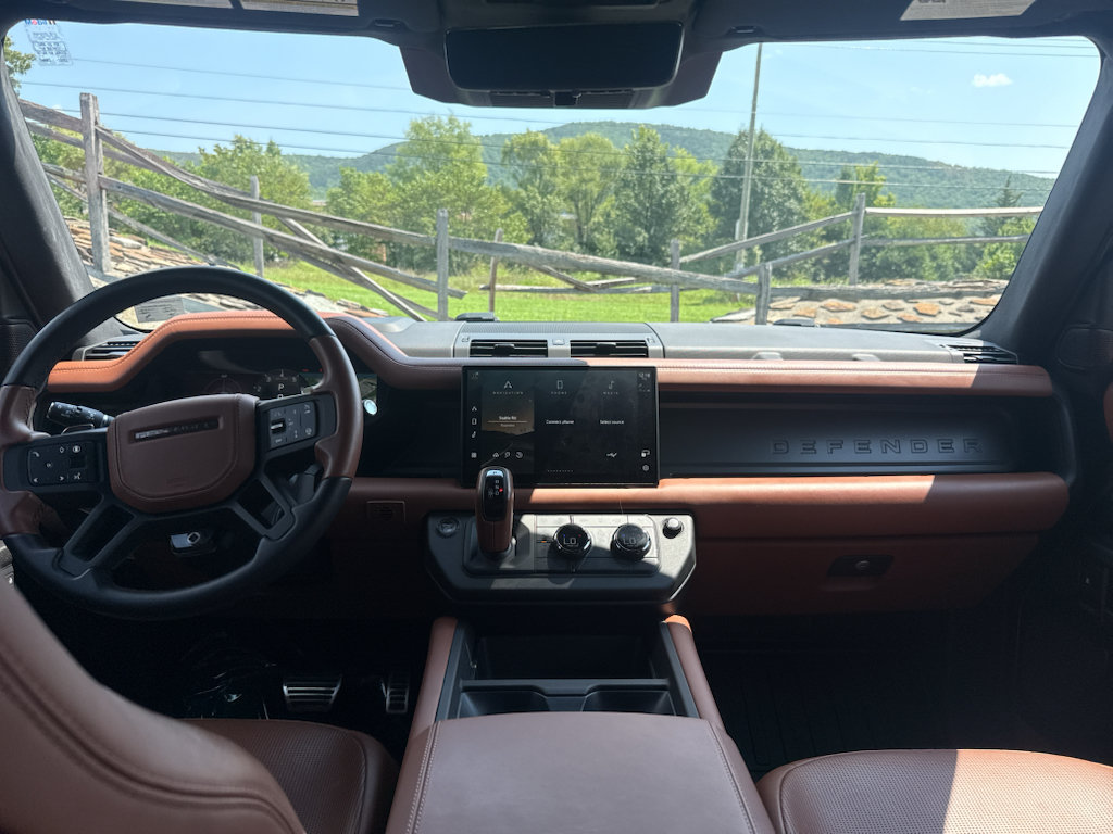 Used 2025 Land Rover Defender 110 AWD/4WD image 14