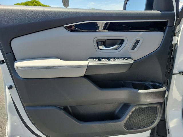 Certified 2025 Honda Pilot Touring image 21