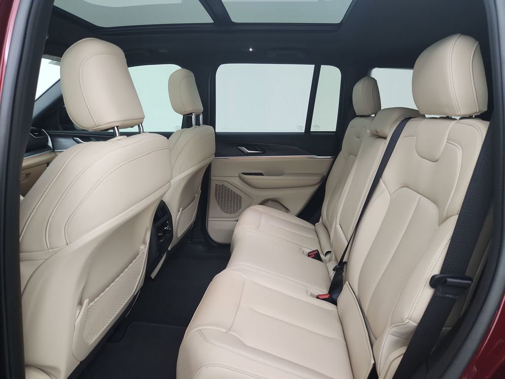 New 2025 Jeep Grand Cherokee Limited image 32