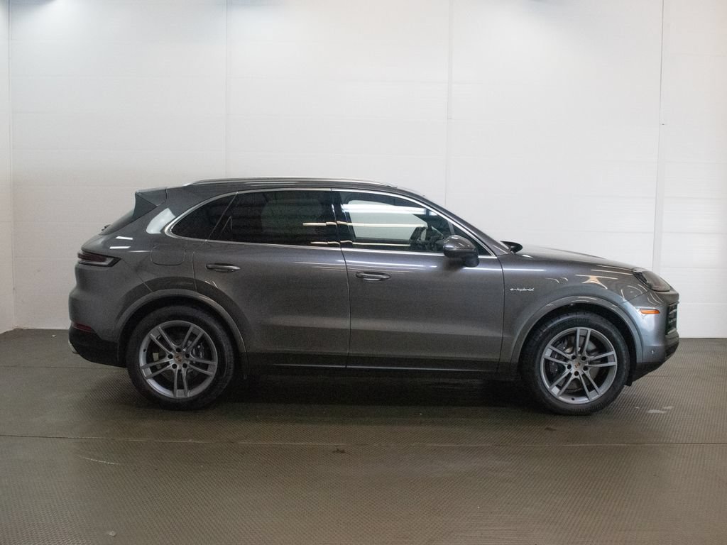 Certified 2026 Porsche Cayenne E-Hybrid AWD/4WD image 9