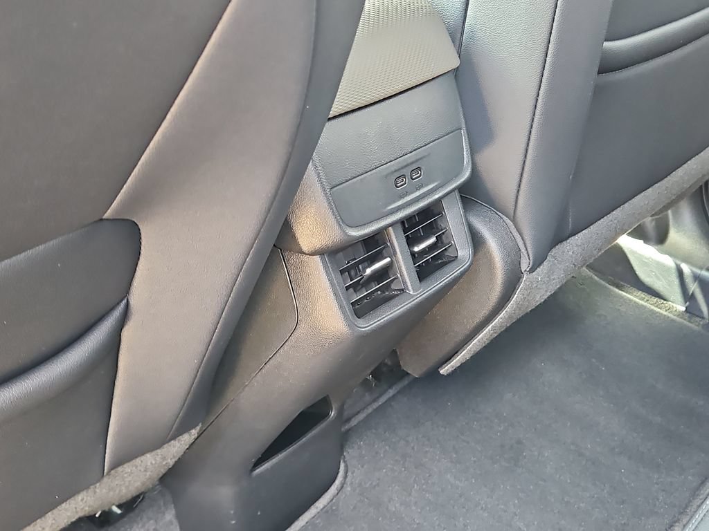 Used 2026 Chevrolet Equinox LT w/ Convenience Package II FWD image 11
