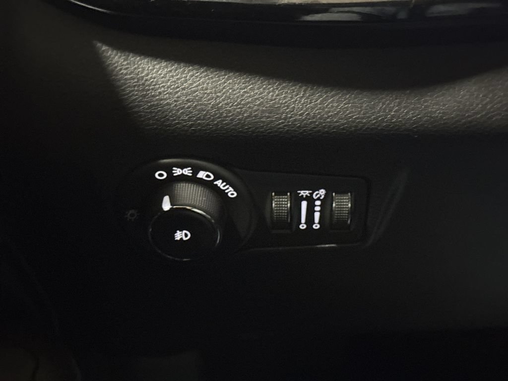 Used 2023 Jeep Compass Trailhawk w/ Trailhawk Elite Group AWD/4WD image 19