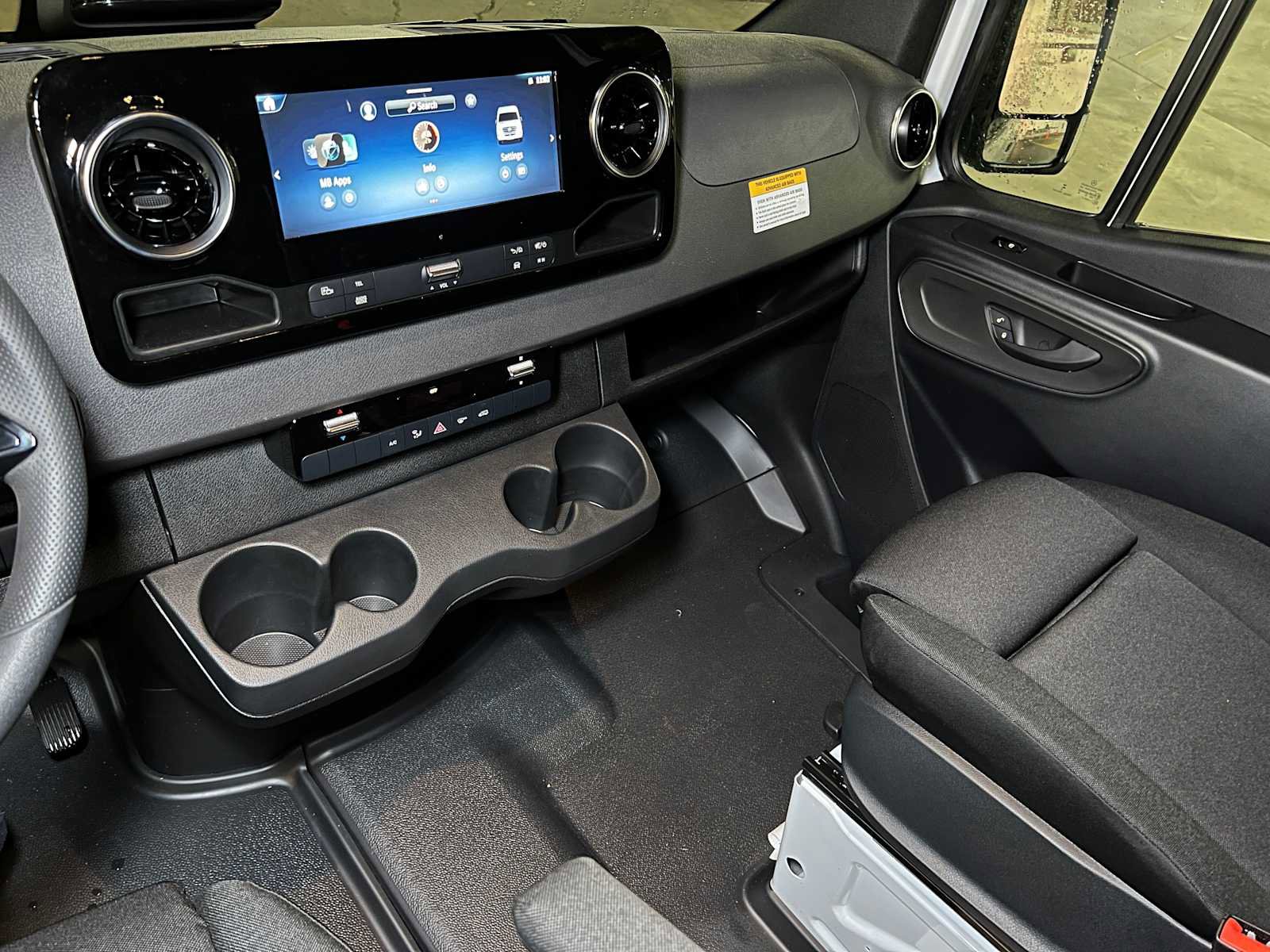 Used 2025 Mercedes-Benz Sprinter 2500 image 32