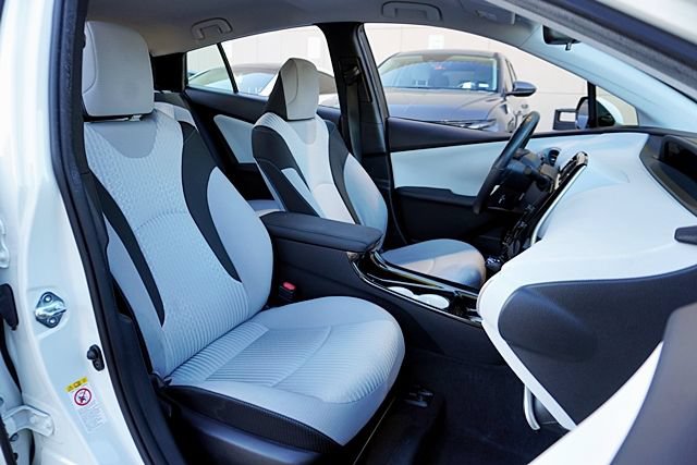 Used 2016 Toyota Prius Four FWD image 16
