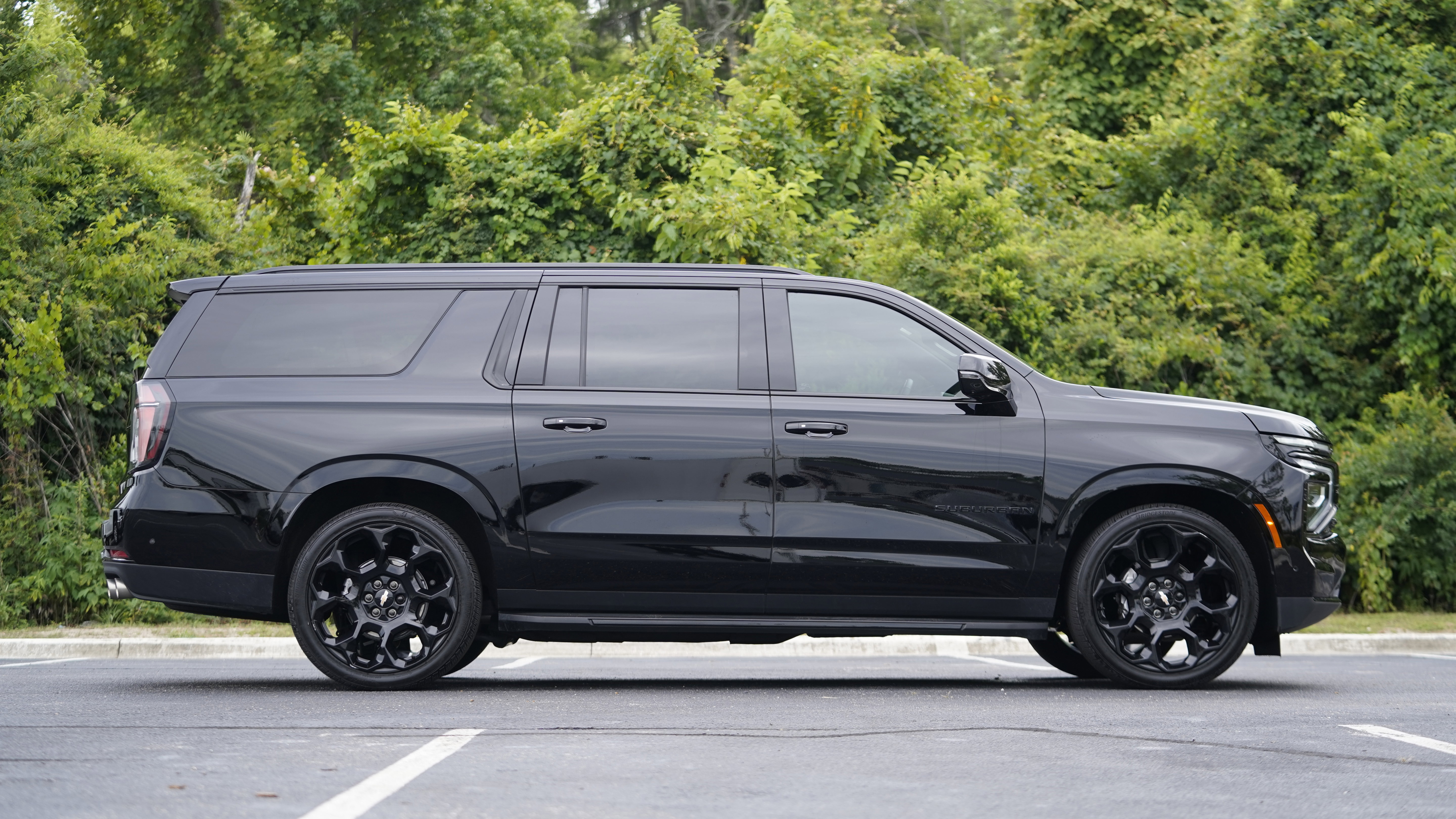 Used 2025 Chevrolet Suburban RST AWD/4WD image 5