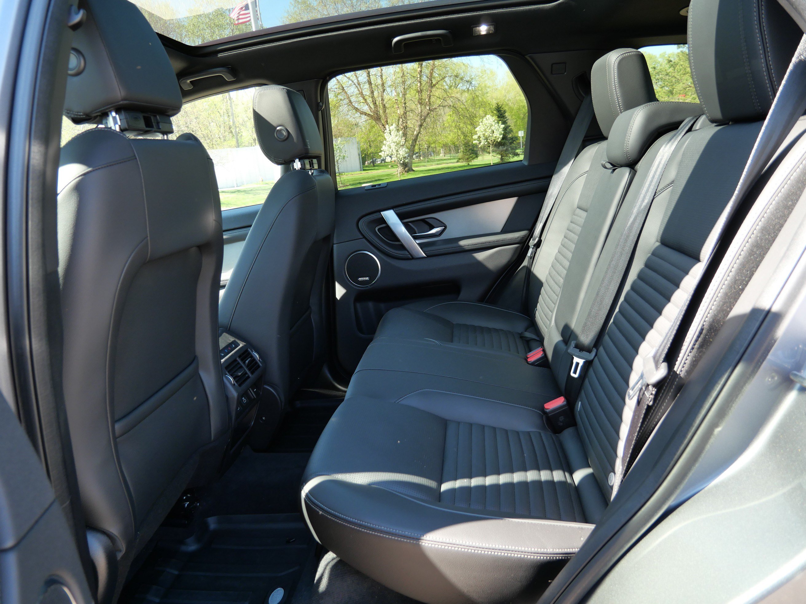Used 2024 Land Rover Discovery Sport Dynamic SE AWD/4WD image 16
