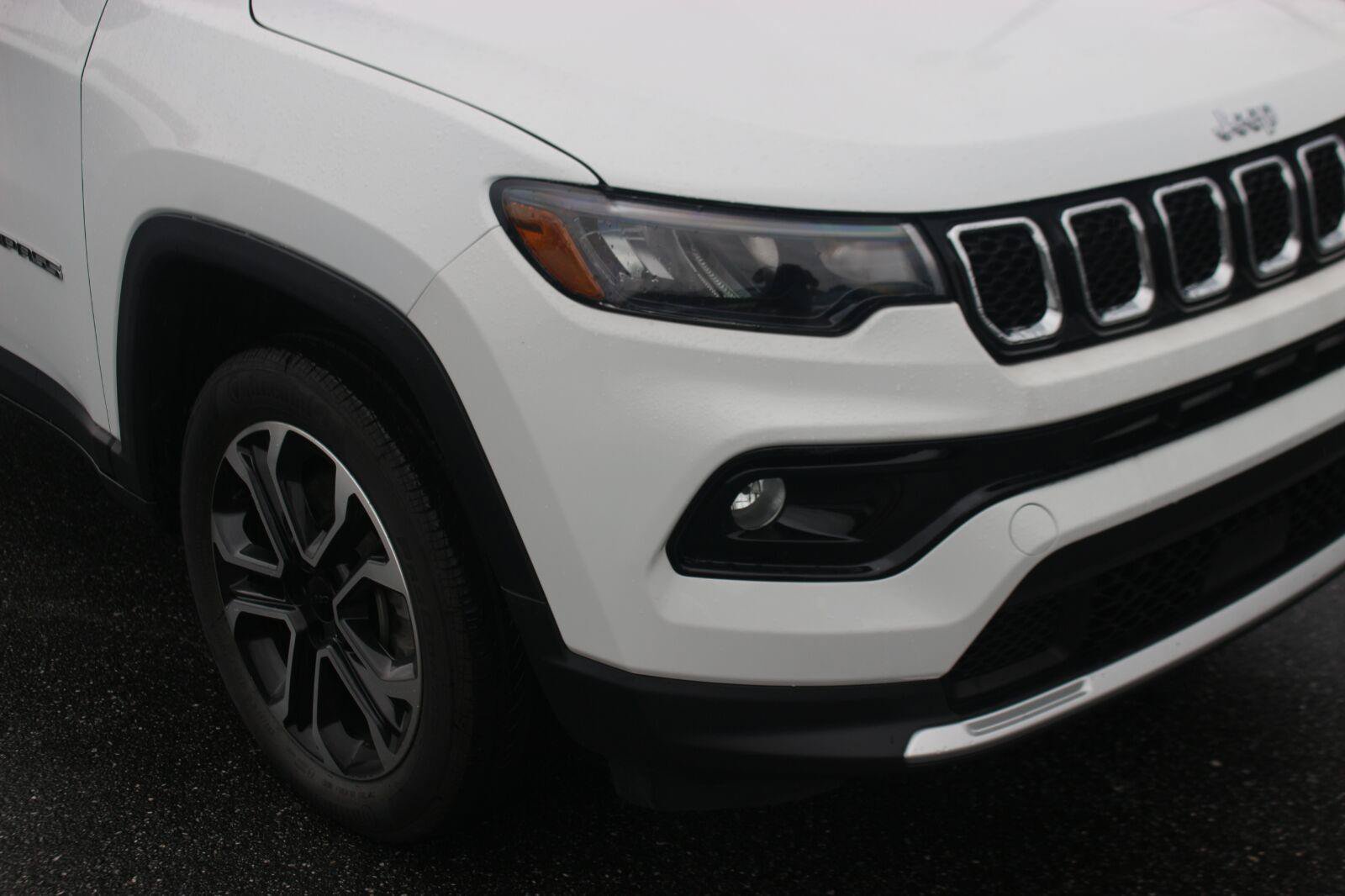 Used 2023 Jeep Compass Limited AWD/4WD image 9