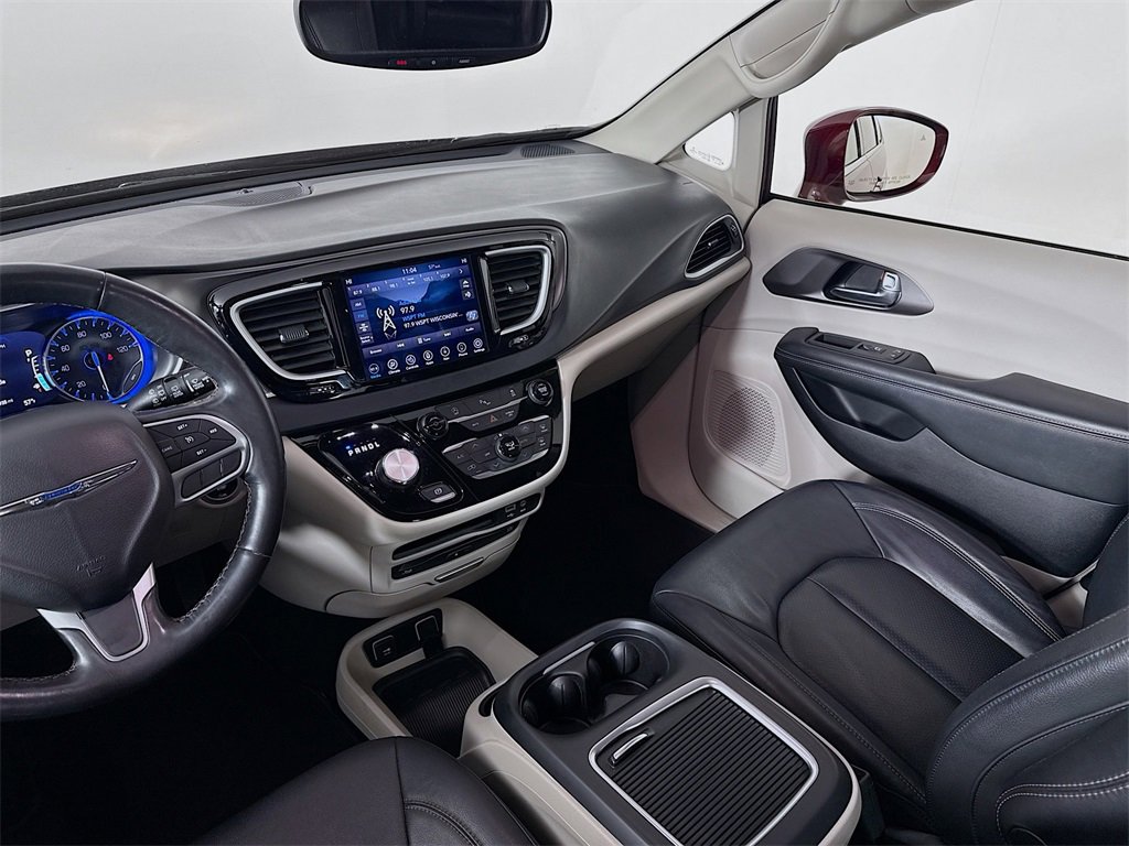 Used 2020 Chrysler Pacifica Touring-L Plus image 24