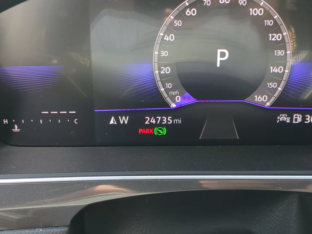 Certified 2023 Volkswagen Tiguan SE R-Line FWD image 32