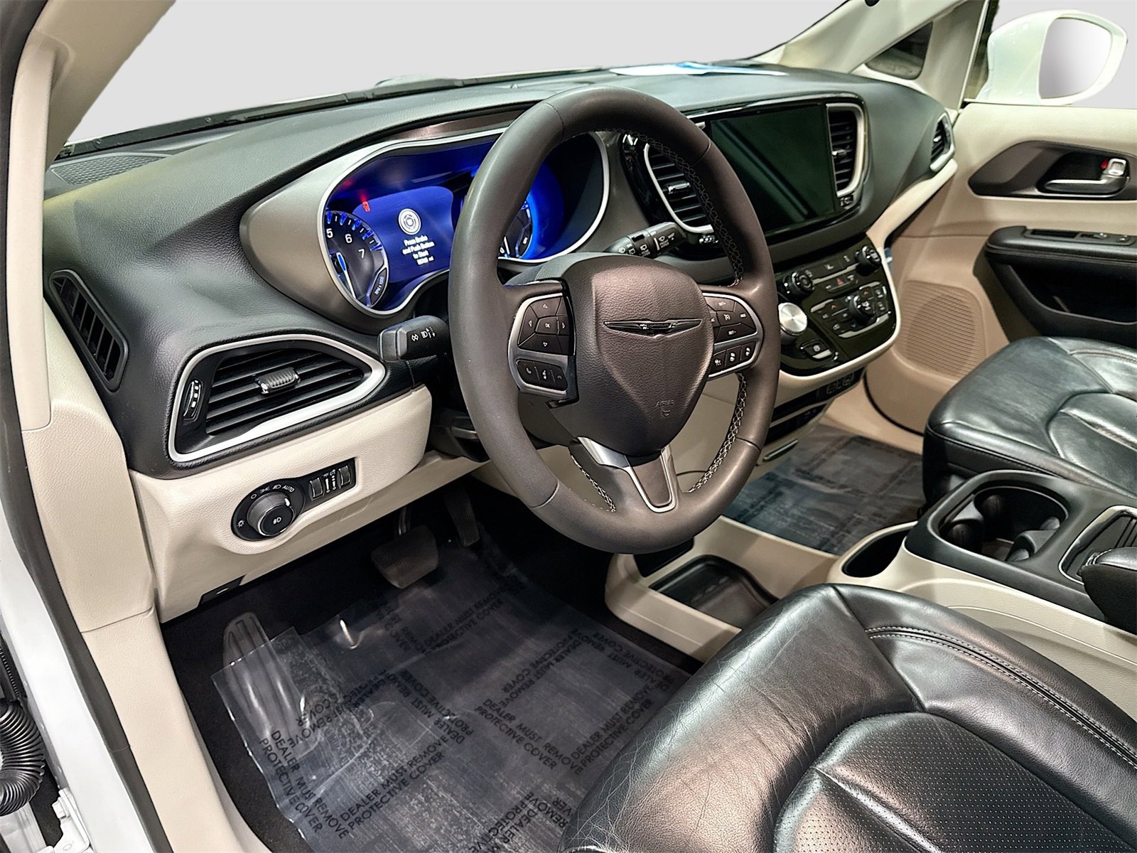 Used 2022 Chrysler Pacifica Touring-L image 9