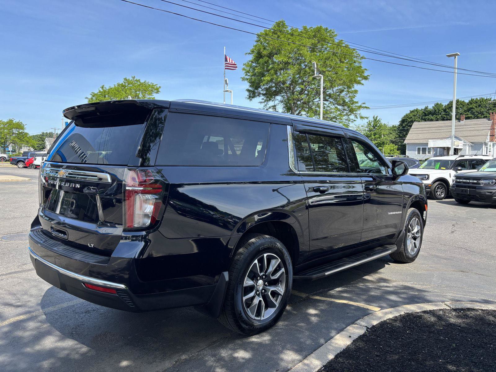 Used 2021 Chevrolet Suburban LT AWD/4WD image 5