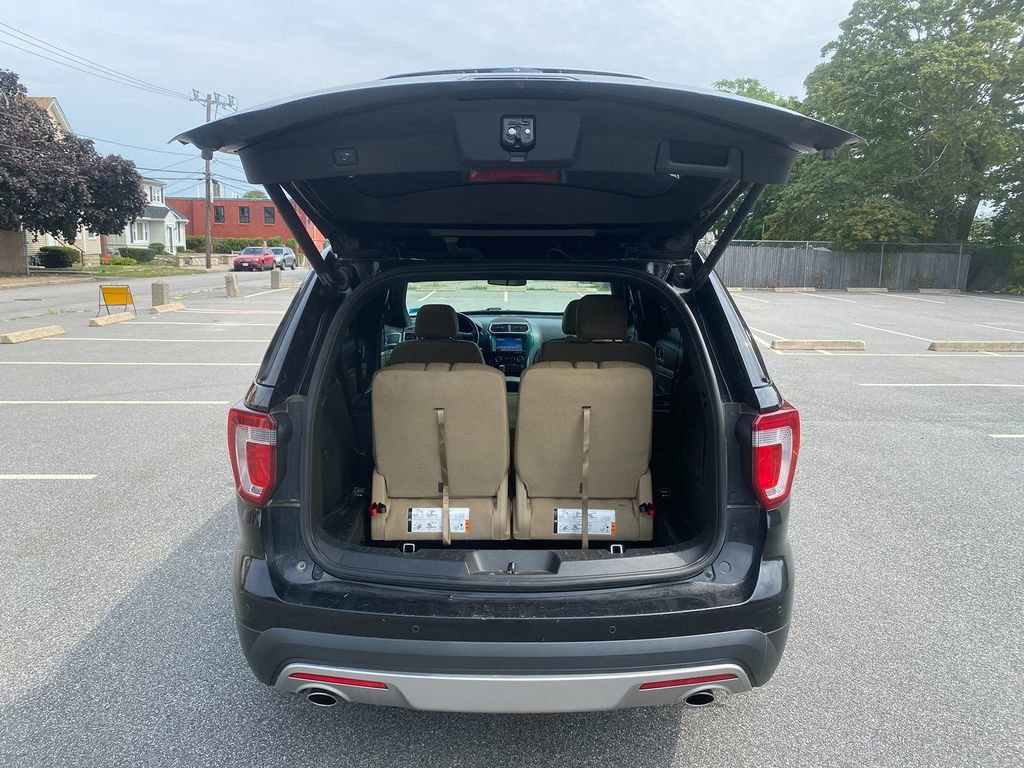 Used 2017 Ford Explorer XLT w/ Equipment Group 202A image 25