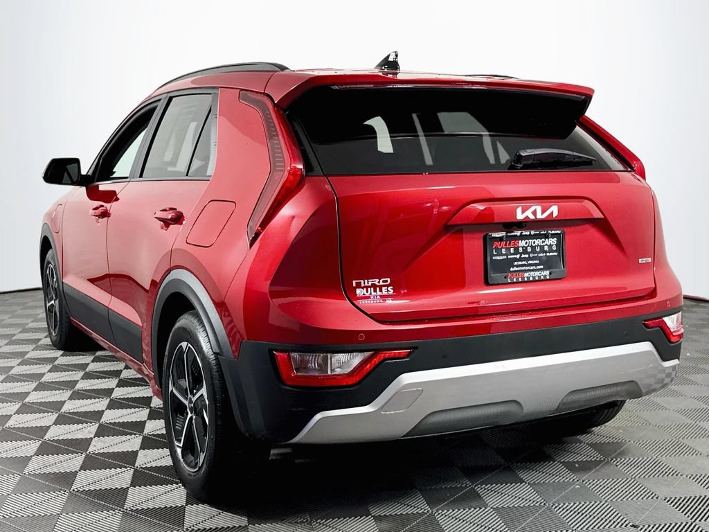 Used 2025 Kia Niro EX w/ EX Cold Weather Package FWD image 5