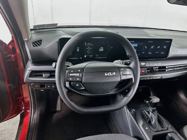 Used 2025 Kia K4 FWD image 18