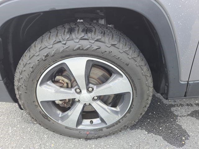 Used 2019 Jeep Cherokee Limited w/ Technology Group image 27