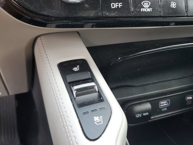 Used 2024 Kia Telluride EX w/ EX Captain's Chair Package FWD image 32