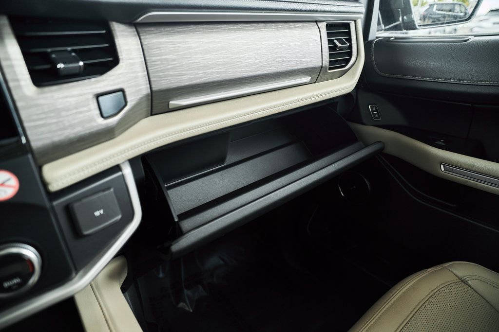 Used 2024 Ford Expedition Limited image 53