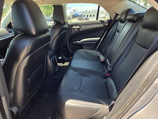 Used 2015 Chrysler 300 Limited RWD image 12