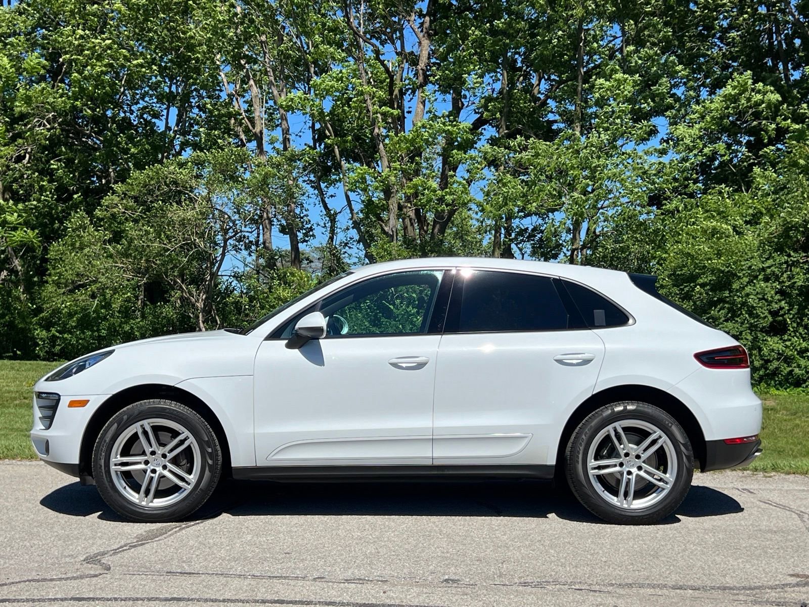 Used 2018 Porsche Macan AWD/4WD image 2