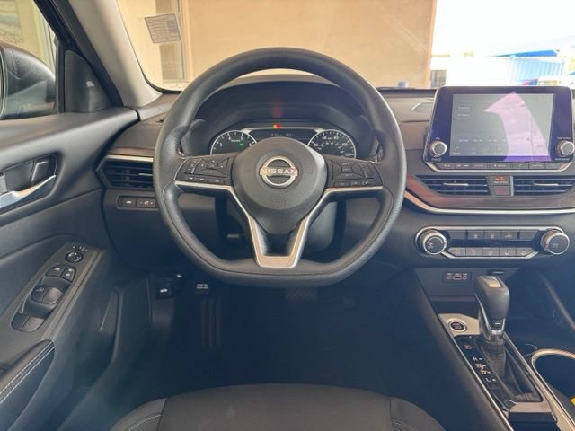 Used 2024 Nissan Altima 2.5 SV FWD image 13