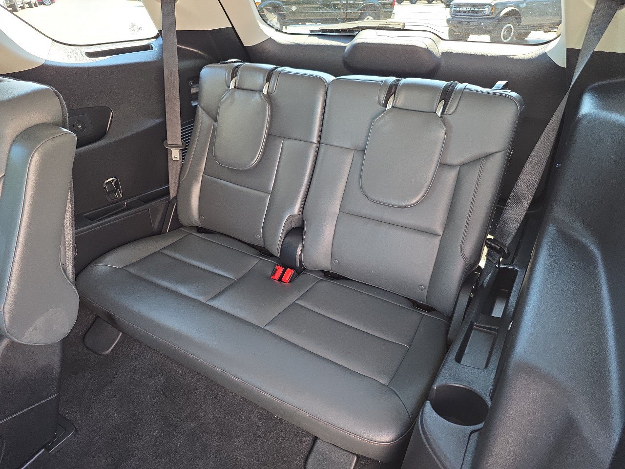 Used 2025 Ford Explorer Active w/ Active Comfort Package RWD image 17