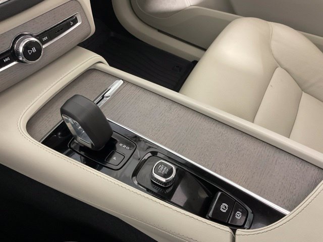 Certified 2025 Volvo XC90 B6 Plus w/ Protection Package Premier AWD/4WD image 20
