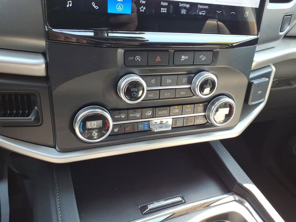 Used 2024 Ford Expedition XLT AWD/4WD image 25